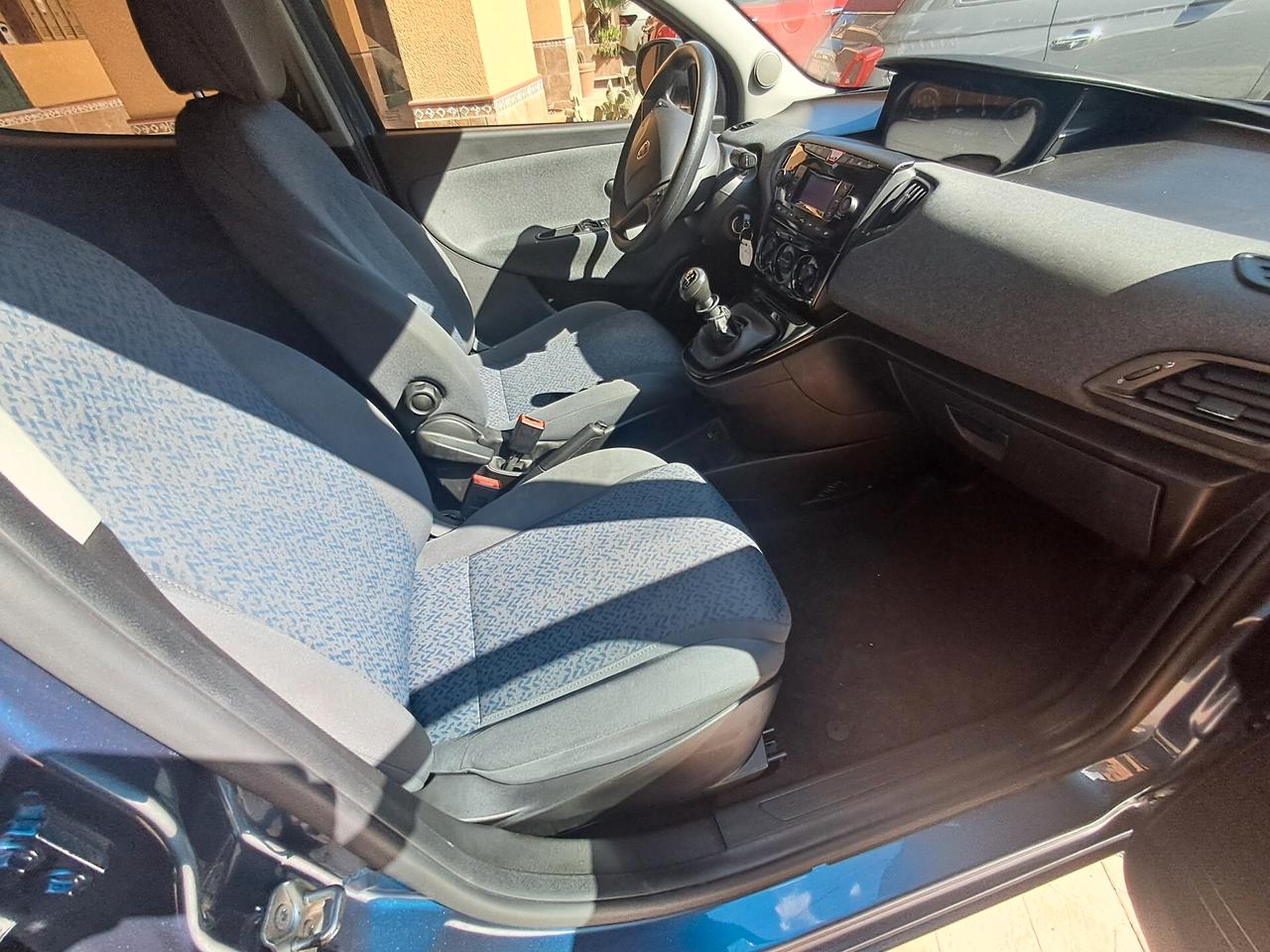 Lancia Ypsilon 1.0 FireFly 5 porte S&S Hybrid Gold