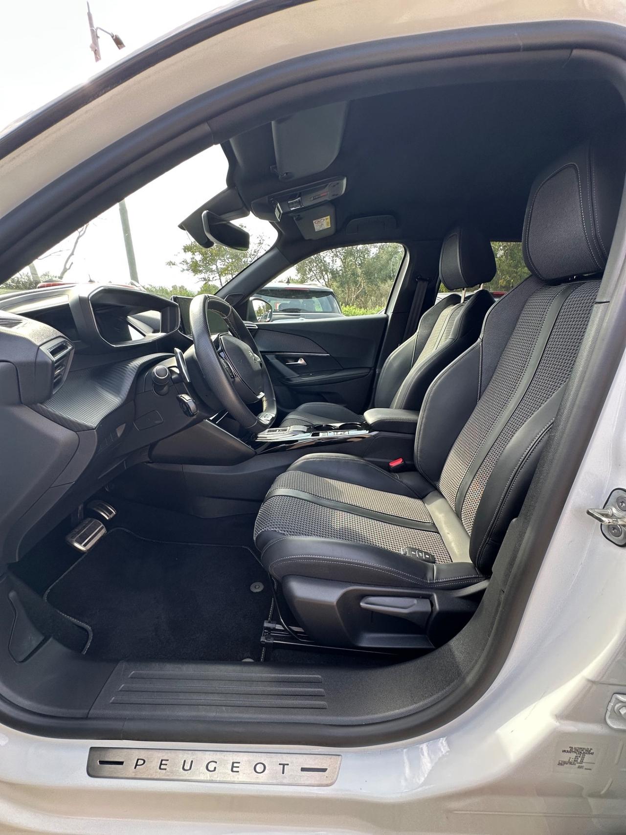 Peugeot 2008 BlueHDi 130 S&S EAT8 GT