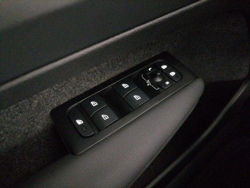 Volvo XC40 1.5 t4 phev R-design auto my21