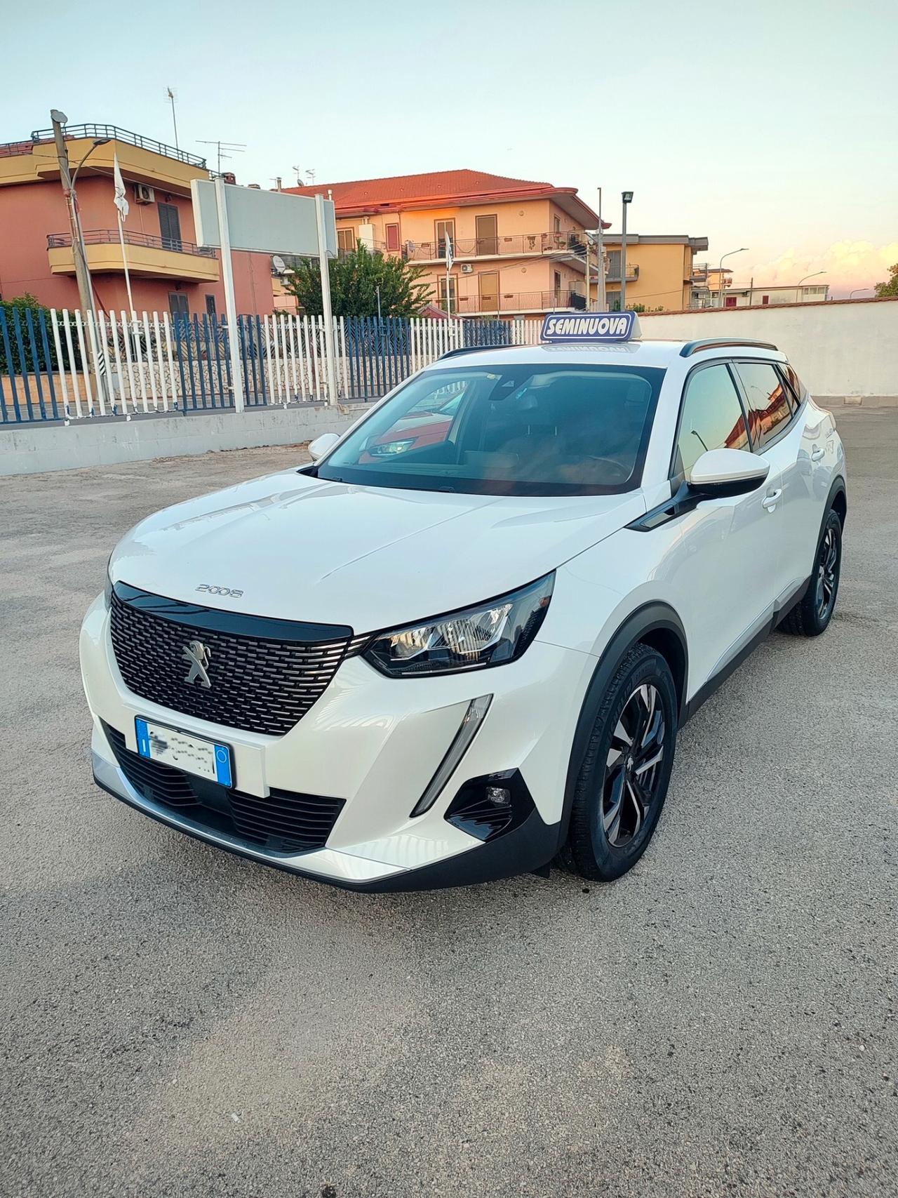 Peugeot 2008 1.2 bz Allure con 25.000 chilometri