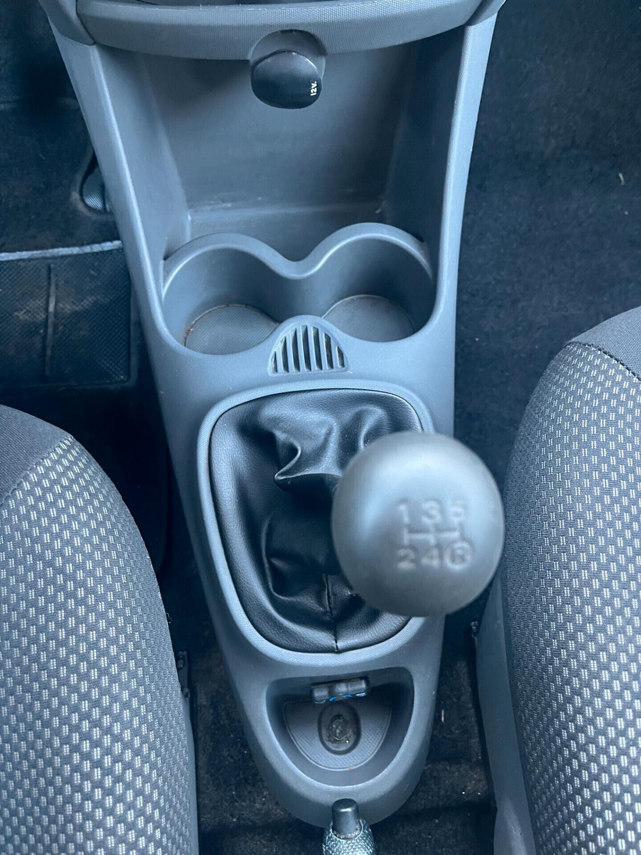 Toyota Aygo 1.0 12V VVT-i 5 porte Sol Connect Red Edition NEOPATENTATI