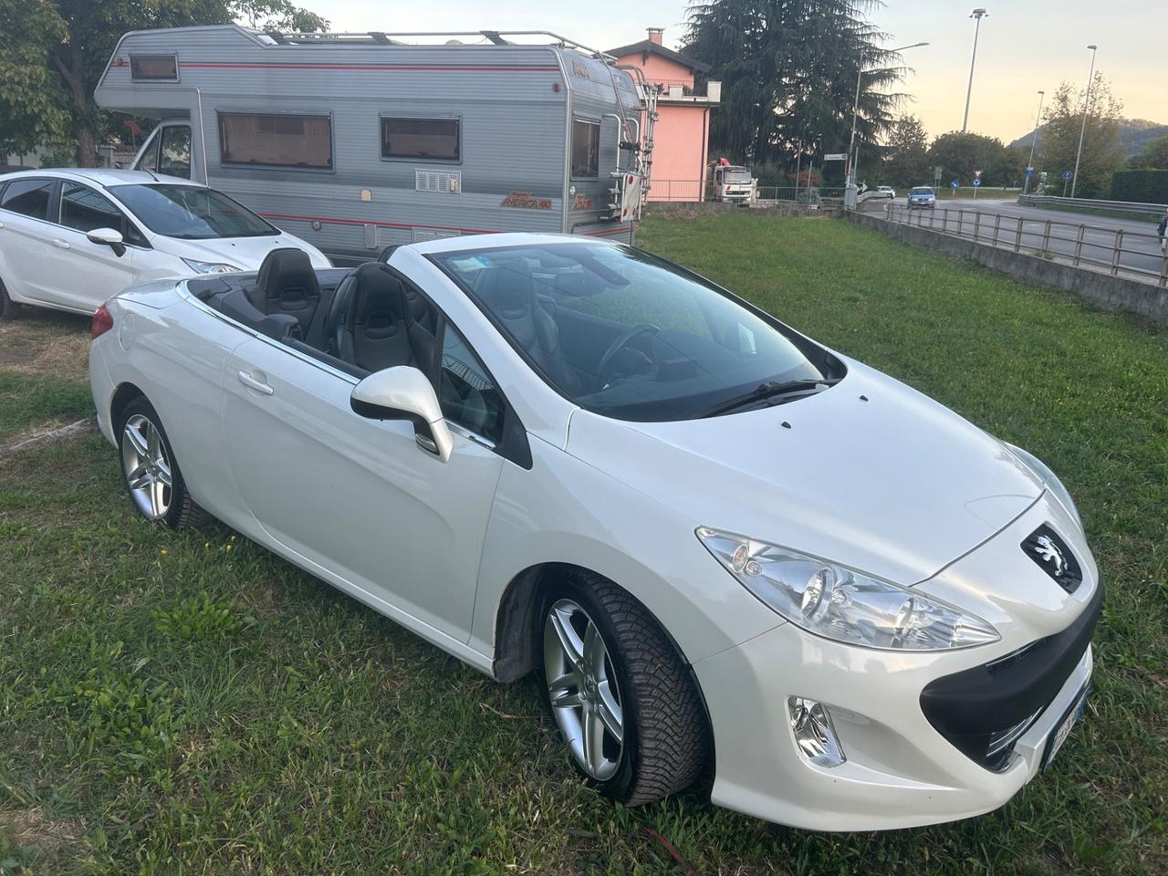 Peugeot 308 2.0 HDi 140CV CC Féline