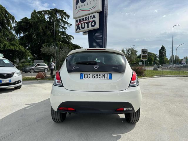 LANCIA Ypsilon 1.0 FireFly 5 porte S&S Hybrid Ecochic Silver