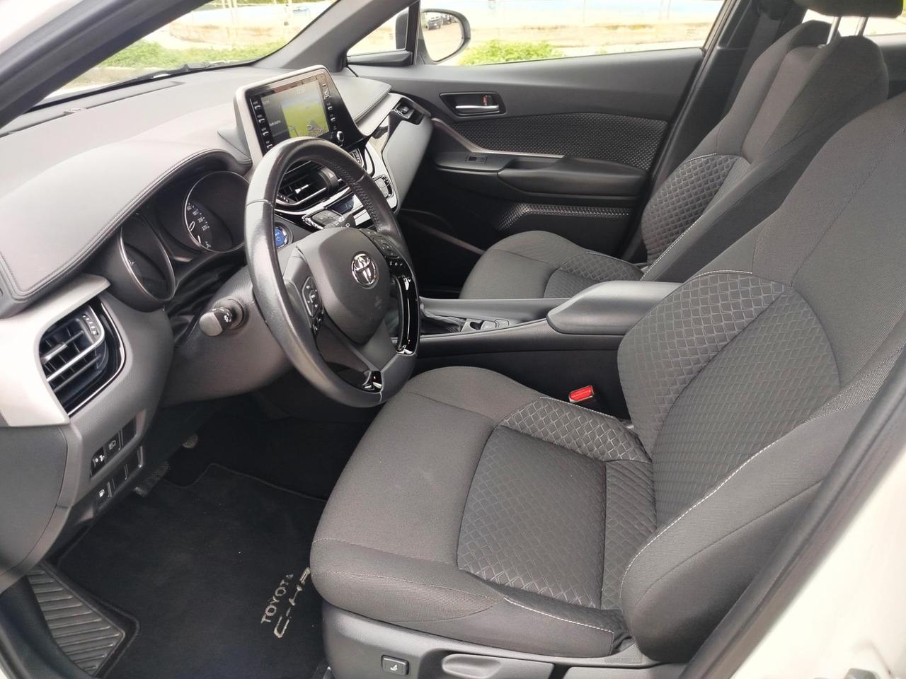 Toyota C-HR 1.8h Business e-cvt