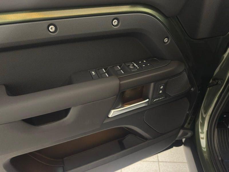 Land Rover Defender D200 AWD Auto 110 X-Dynamic SE