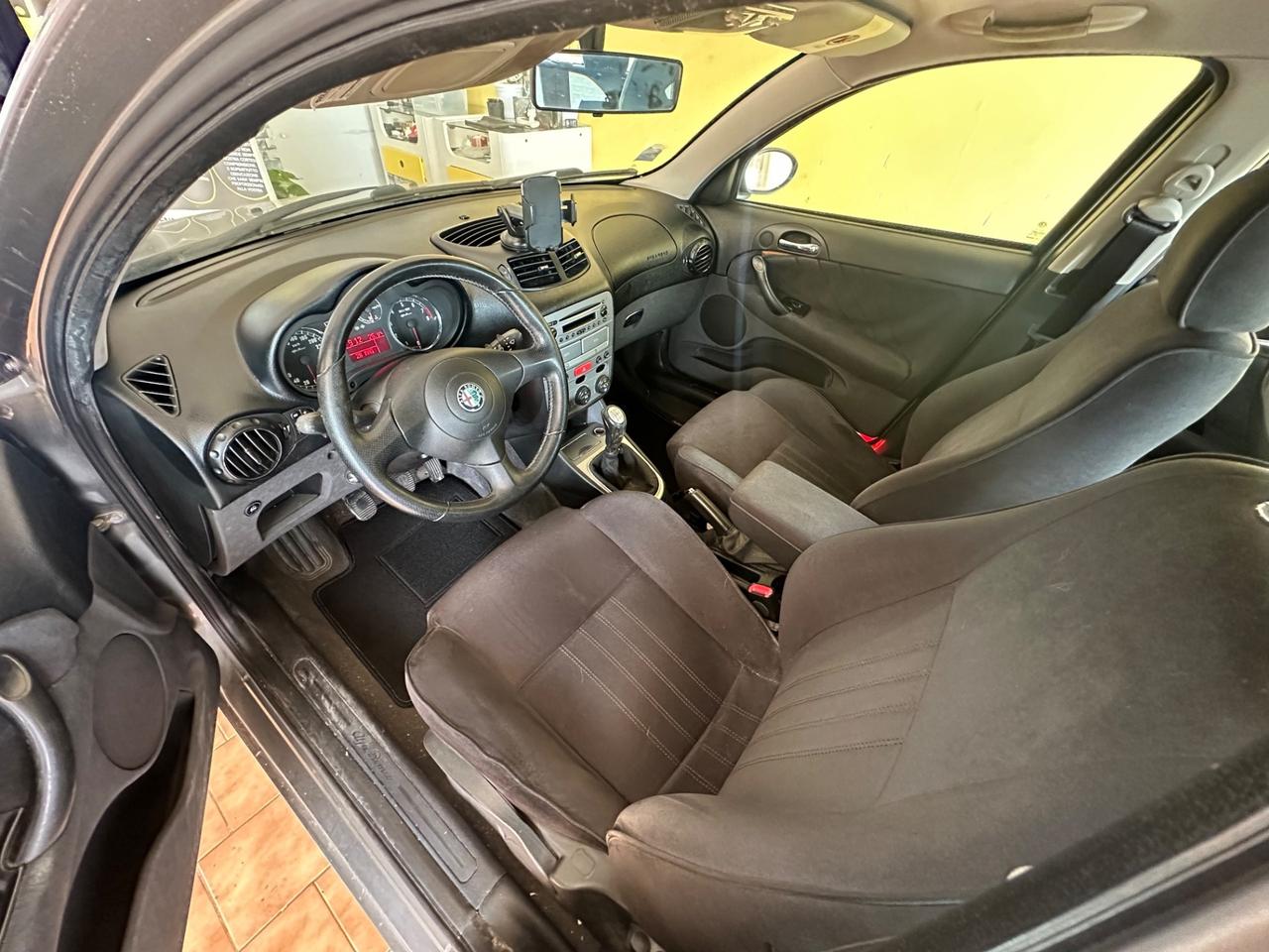 Alfa Romeo 147 1.6benz. +Gpl 5p. Distinctive