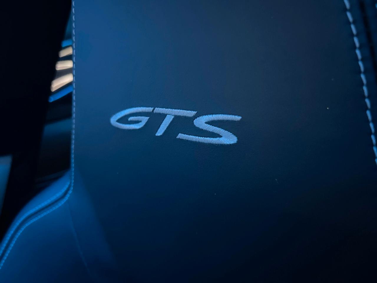 Porsche 911 Carrera 4 GTS