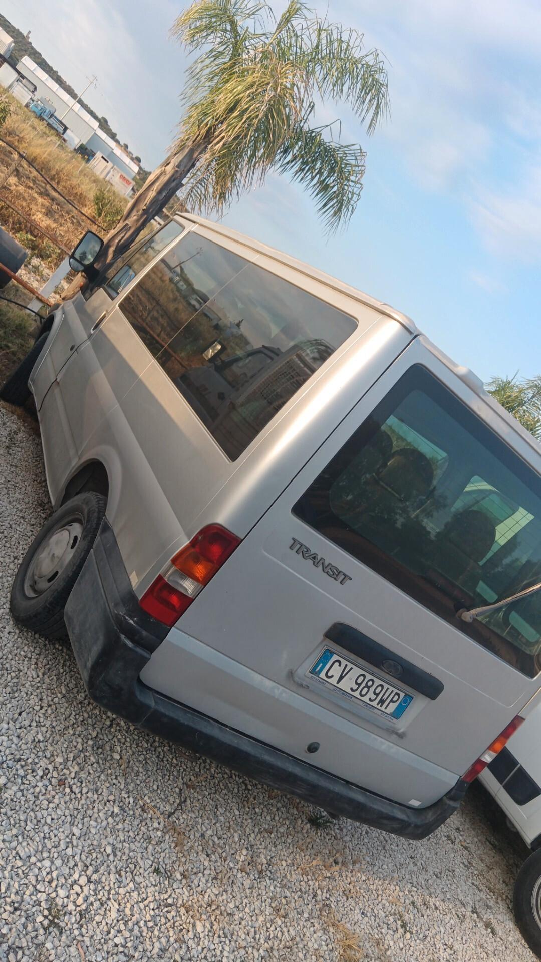 Bellissimo Ford transiti 9 Posti
