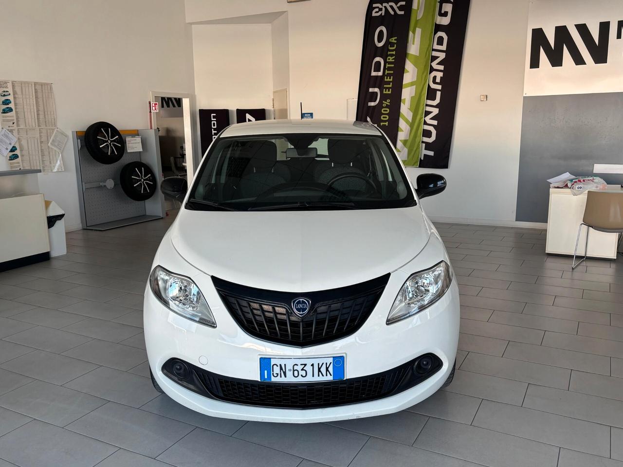 Lancia Ypsilon 1.0 FireFly 5 porte S&S Hybrid Silver