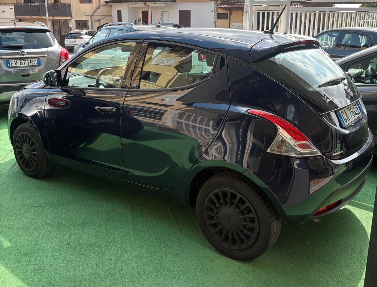 Lancia Ypsilon 1.2 69 CV 5 porte GPL Ecochic Monogram
