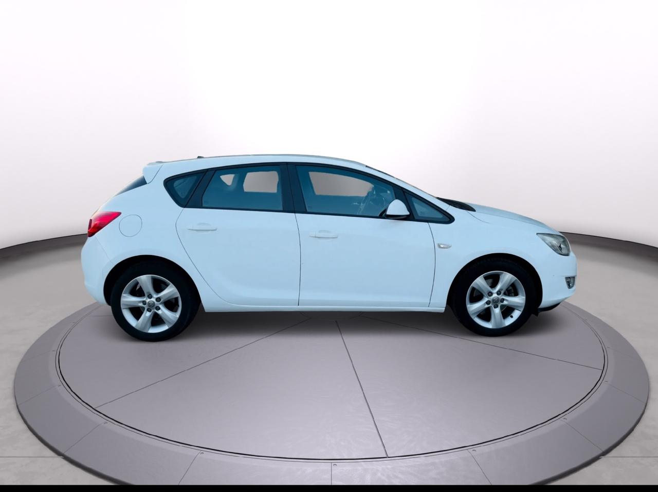 Opel Astra cosmo 1.7 CDTI anno 2011 neo patentati