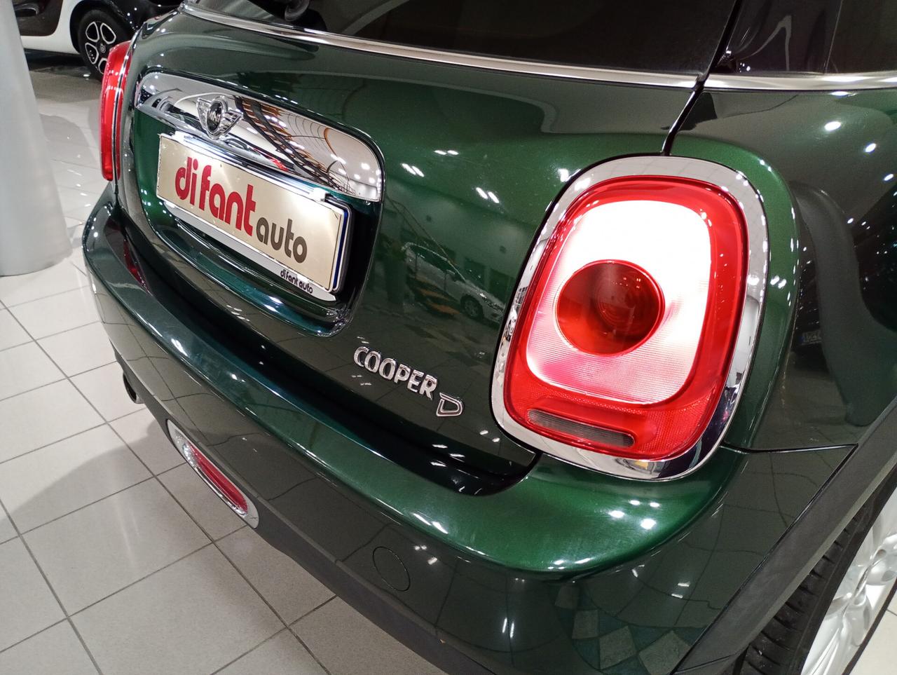 Mini Cooper D 1.5 5P