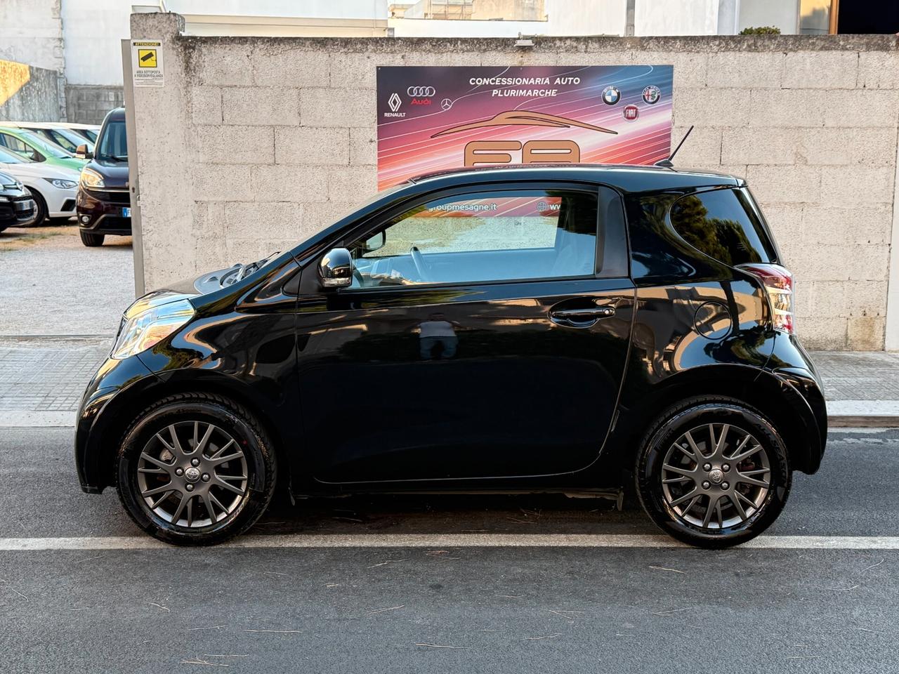 Toyota iQ 1.0 68CV Automatic *NAVI - 2009
