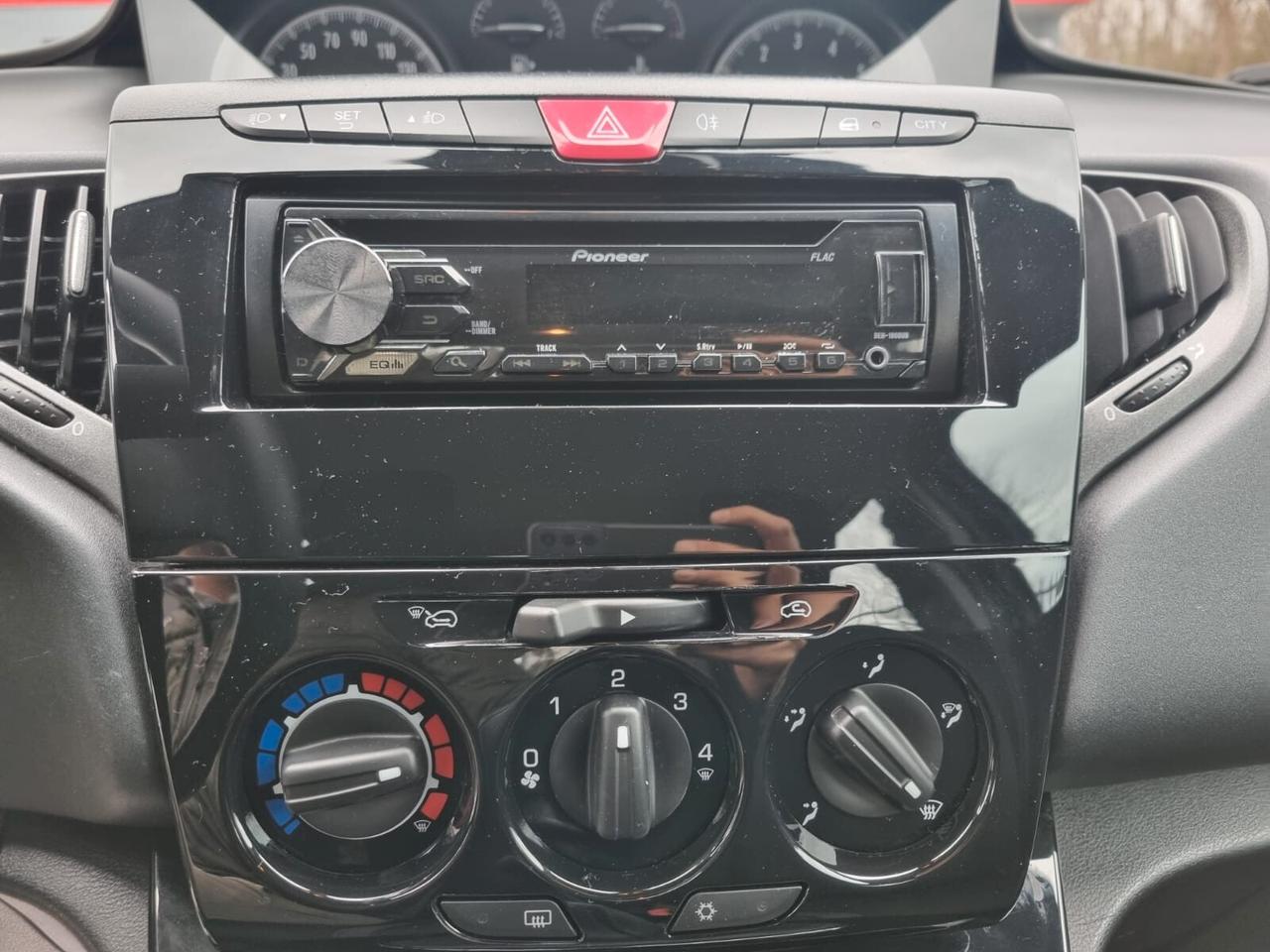 Lancia Ypsilon 1.2 69 CV 5 porte GPL Ecochic Silver