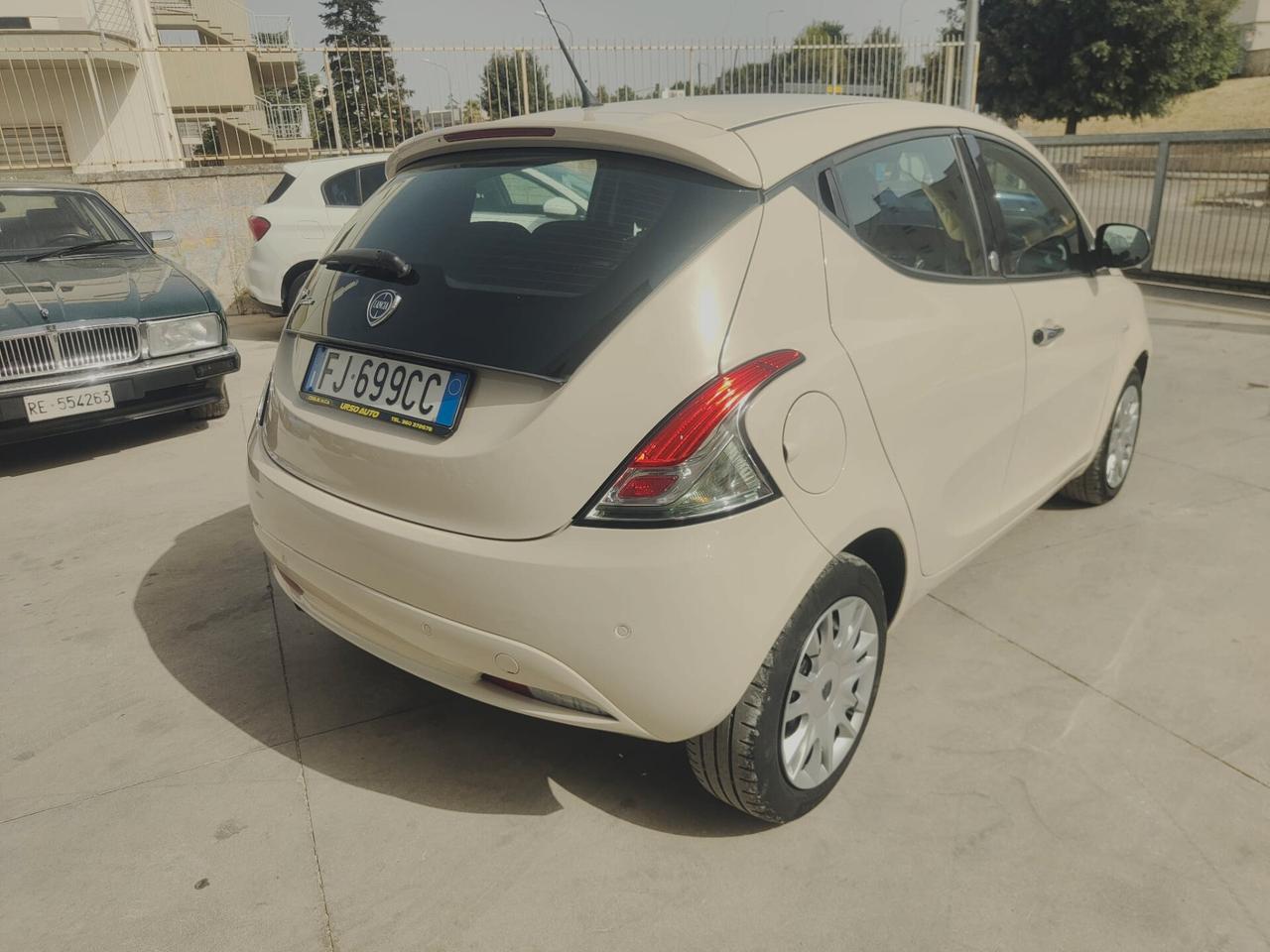 Lancia Ypsilon 1.2 69 CV 5 porte GPL Ecochic Silver