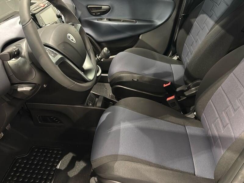 Lancia Ypsilon Ypsilon 1.0 FireFly 5 porte S&S Hybrid Platino