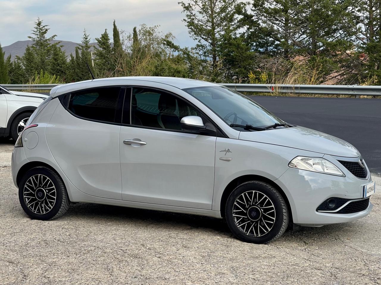 Lancia Ypsilon 1.2 69 CV 5 porte Mya