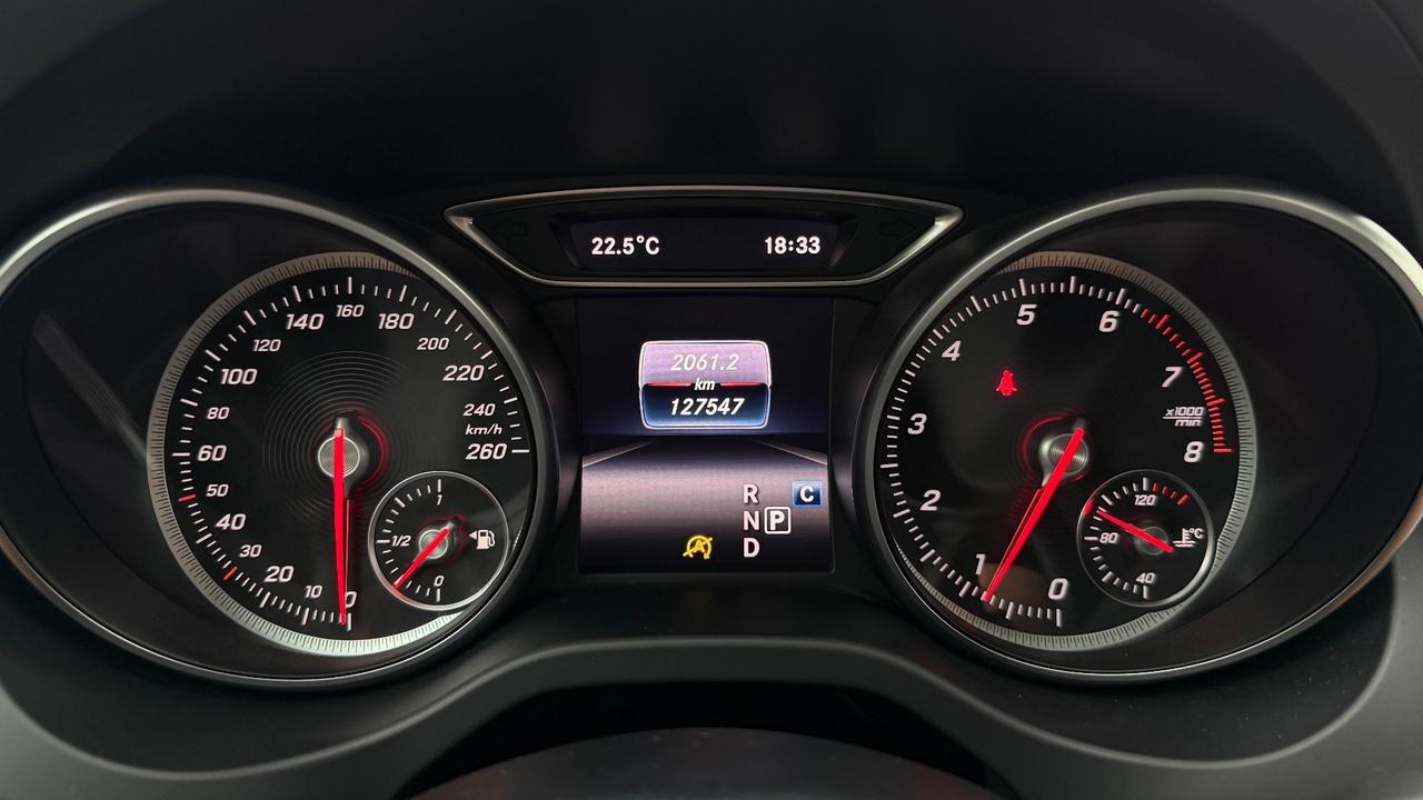 MERCEDES-BENZ GLA 180 1.6 PREMIUM AT7 122CV - FULL LED, PELLE, TETTO, NEOPATENTATI
