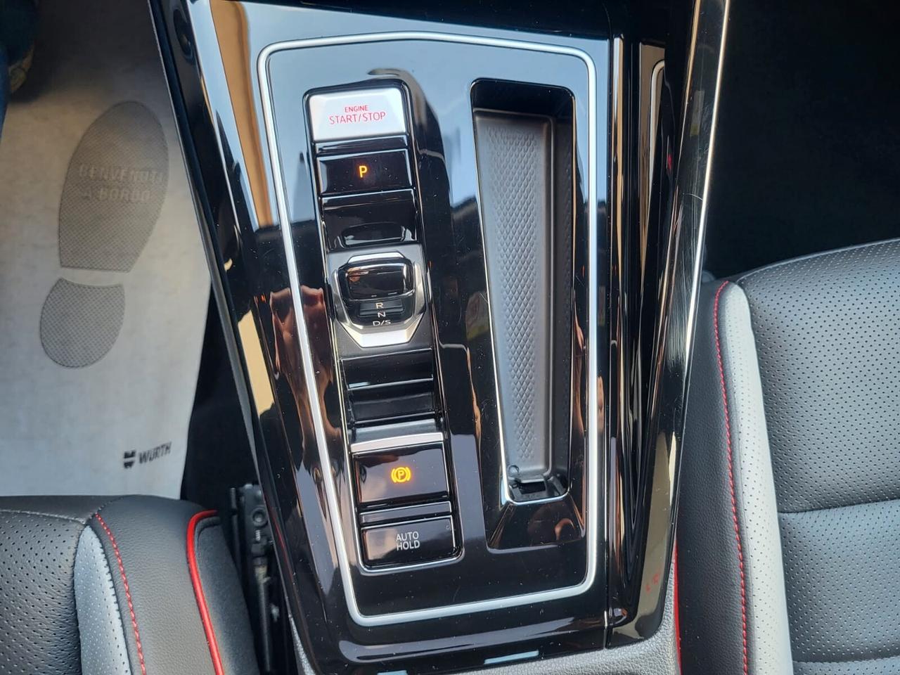 Volkswagen Golf GTI 2.0 DSG 245 CV/PELLE VIENNA / TETTO APRIBILE / FARI IQ...