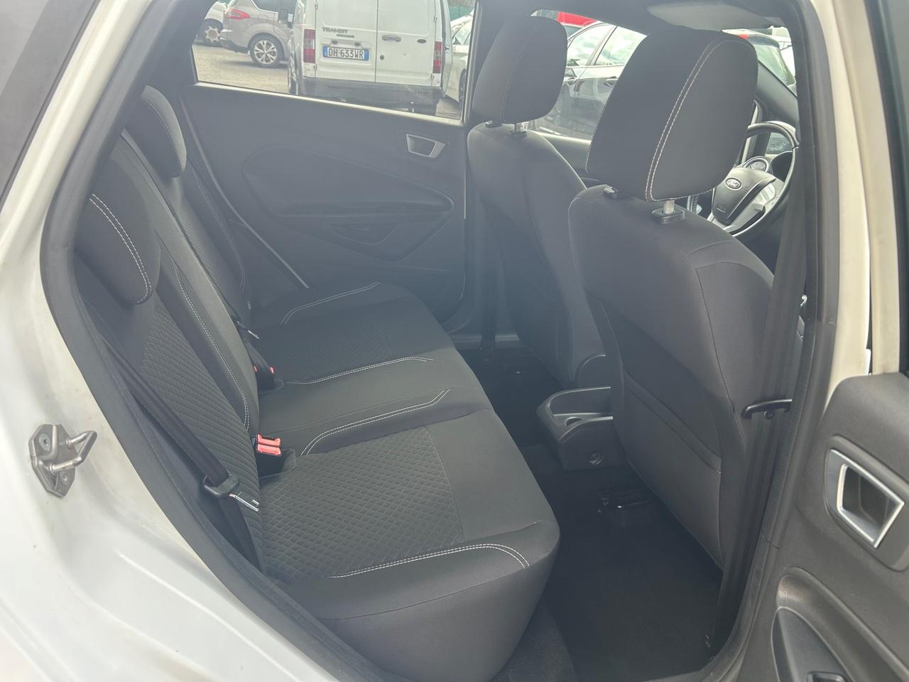 Ford Fiesta 1.5 TDCi Black & White Edition Euro 6B