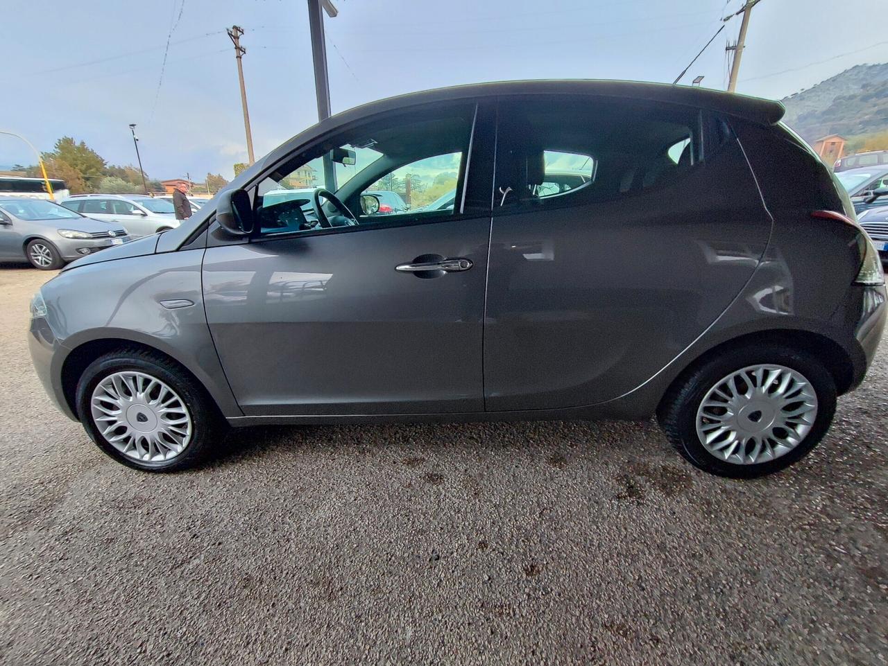 Lancia Ypsilon 1.2 69 CV 5 porte Unyca