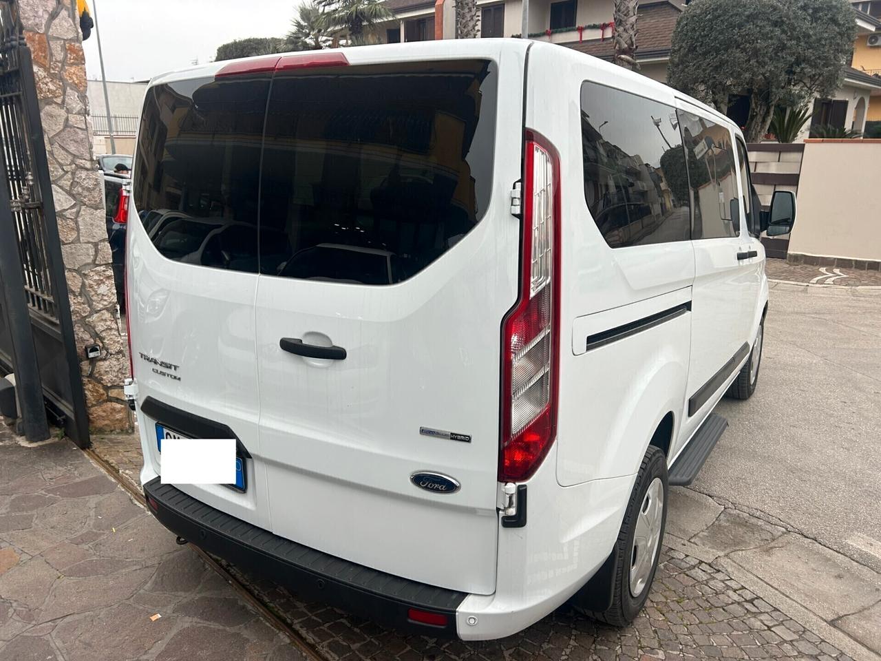 Ford Transit Custom 320 2.0 EcoBlue Hybrid 130 PC Combi Trend