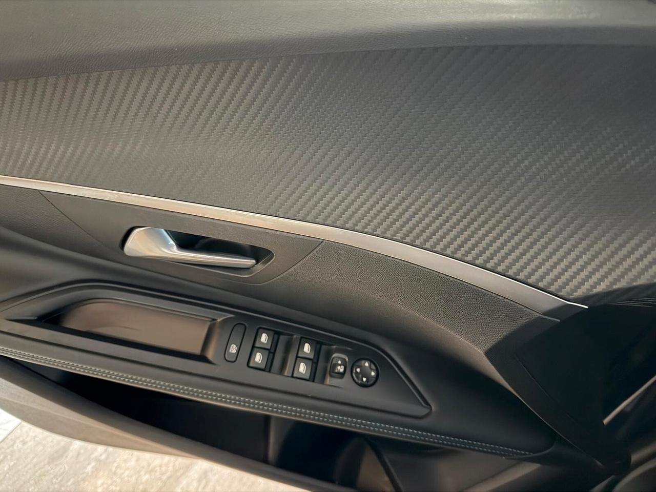 Peugeot 3008 1.5 BLUEHDI 130 cv. ALLURE (Nav)