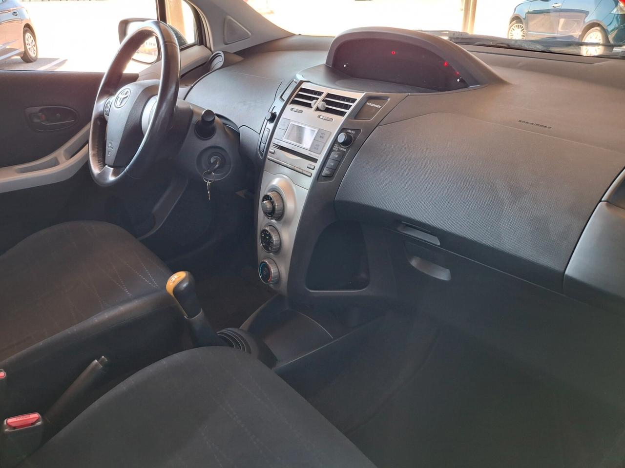 Toyota Yaris 1.3 5 porte Sol-BENZINA-