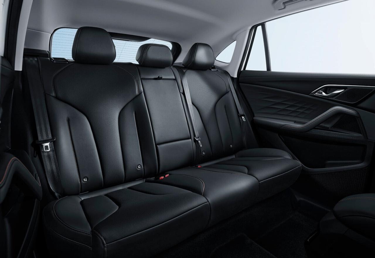 Mg HS PHEV lux , nuova da configurare !