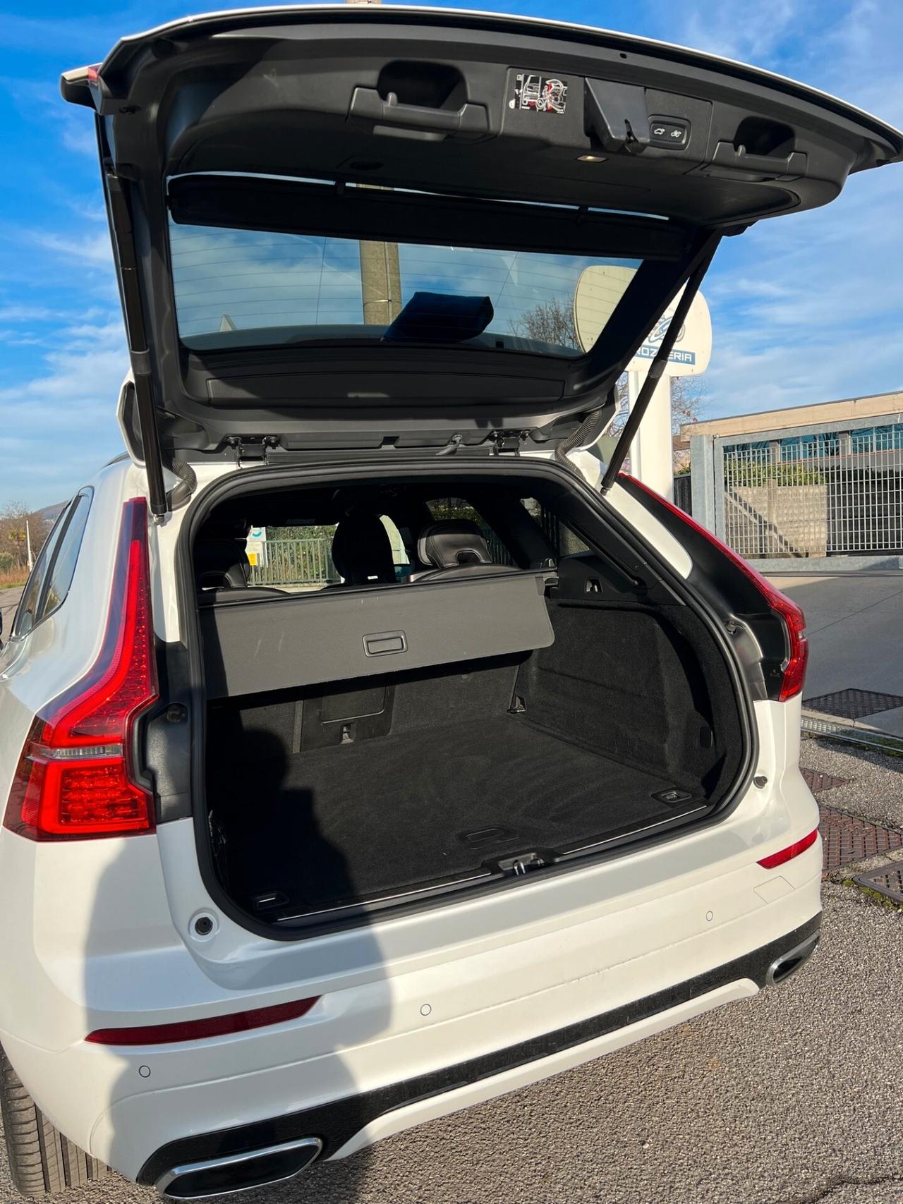 Volvo XC 60 XC60 B4 (d) AWD Geartronic R-design