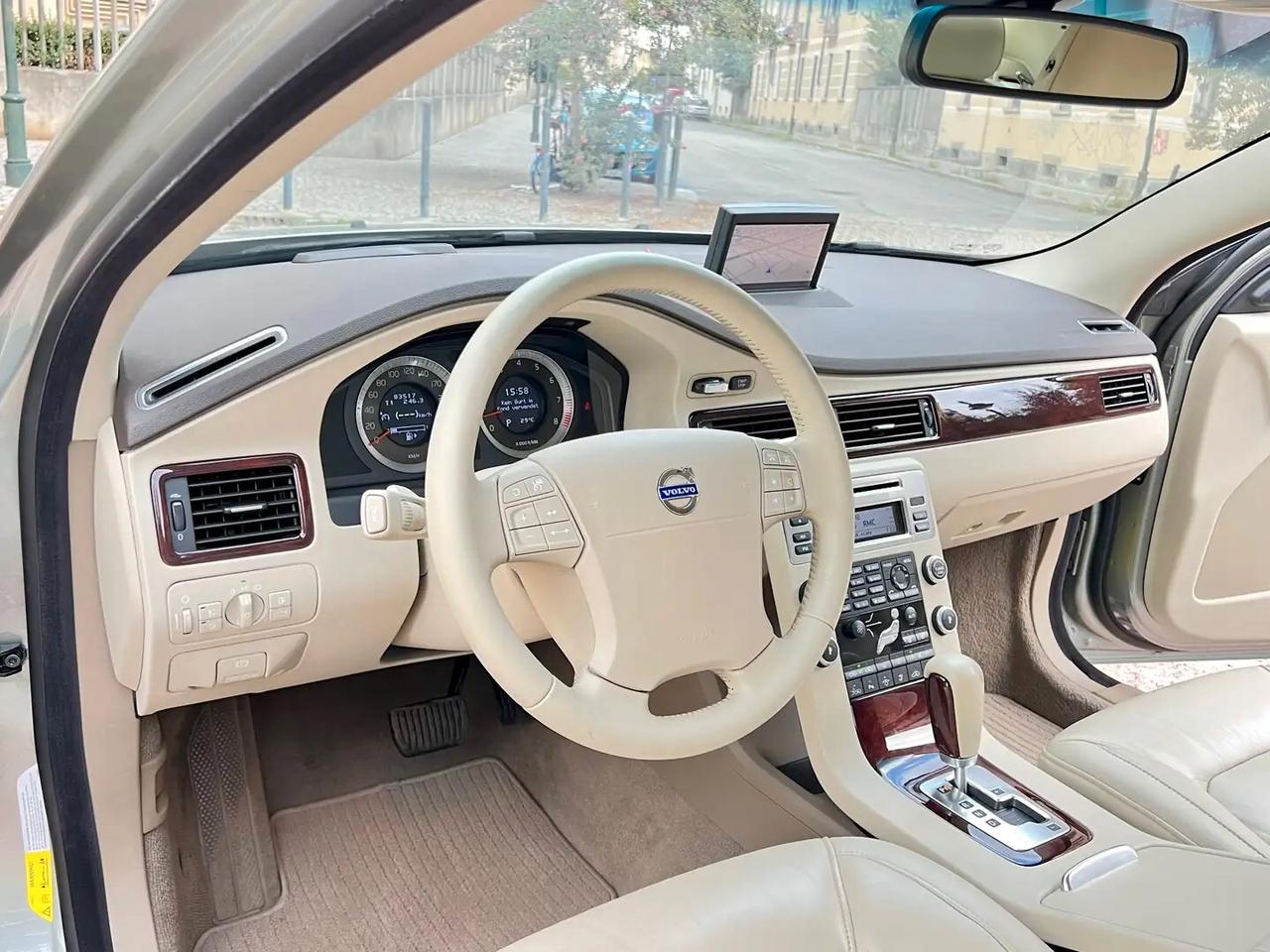 Volvo S80 4.4 V8 aut. AWD Summum