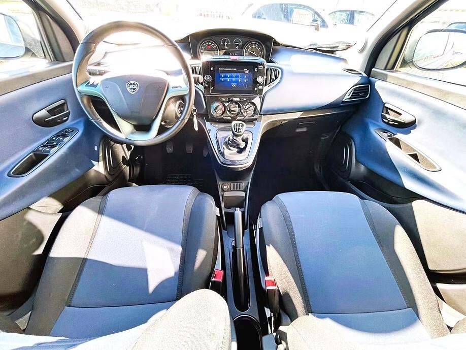 Lancia Ypsilon 1.0 FireFly 5 porte S&S Hybrid Platino