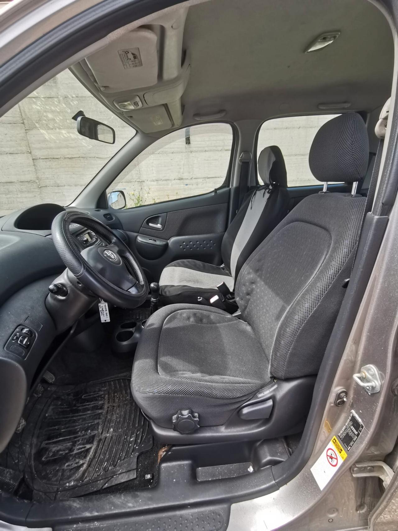 Toyota Yaris Verso 1.3i 16V cat Sol '03