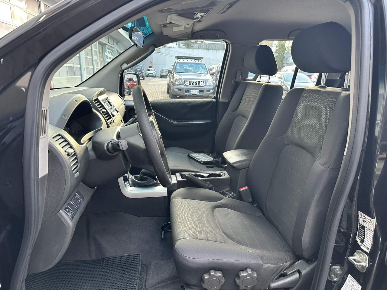 Nissan Navara 2.5 dci d.cab LE