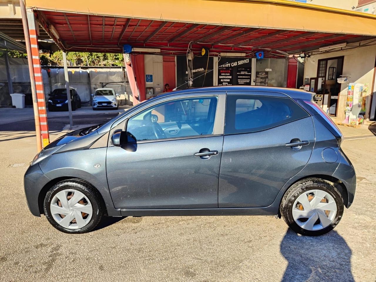 Toyota Aygo 1.0 VVT-i 69 CV 5 porte x-cite