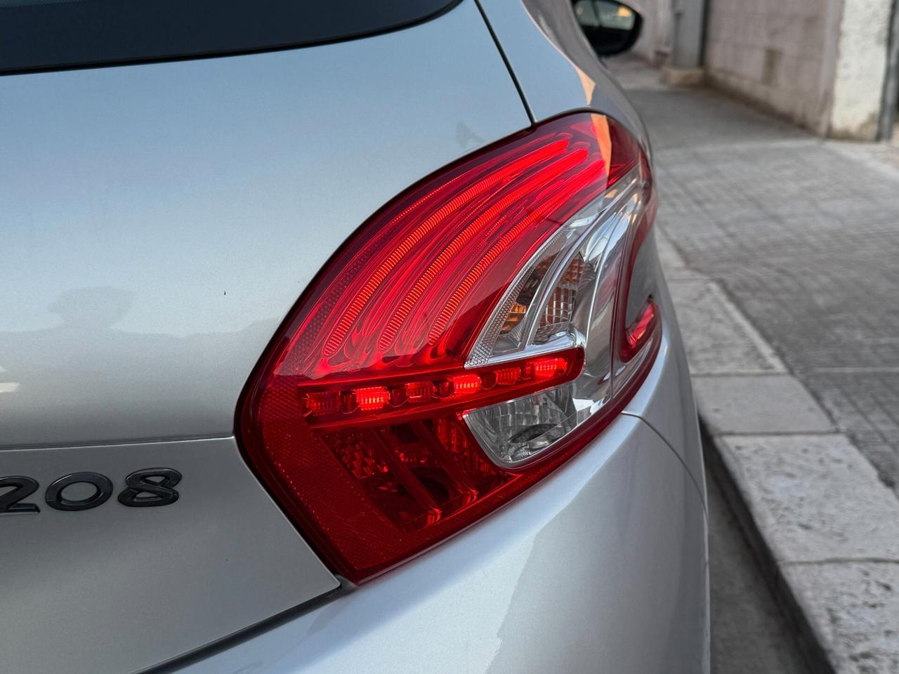 Peugeot 208 1.0 VTi 68CV 5P *KM 79.000 - 2013