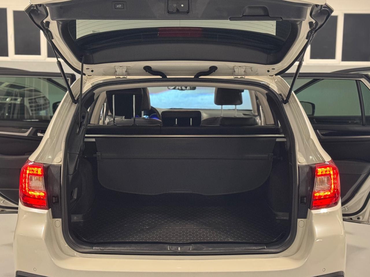 Subaru OUTBACK 2.0d Automatico 4x4 Gancio Traino !