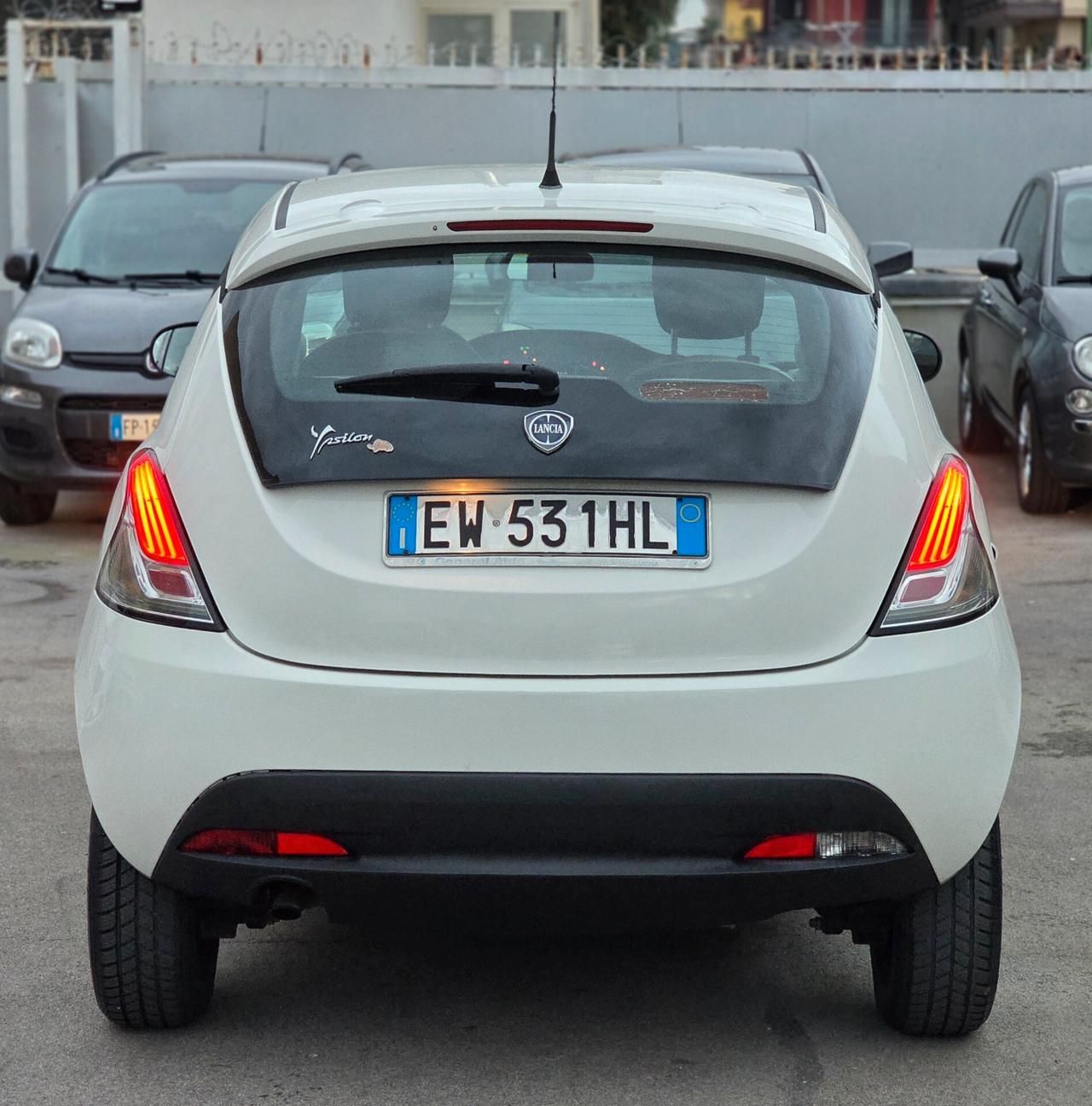 Lancia Ypsilon 0.9 TwinAir 85 CV 5 porte Metano Ecochic Elefantino