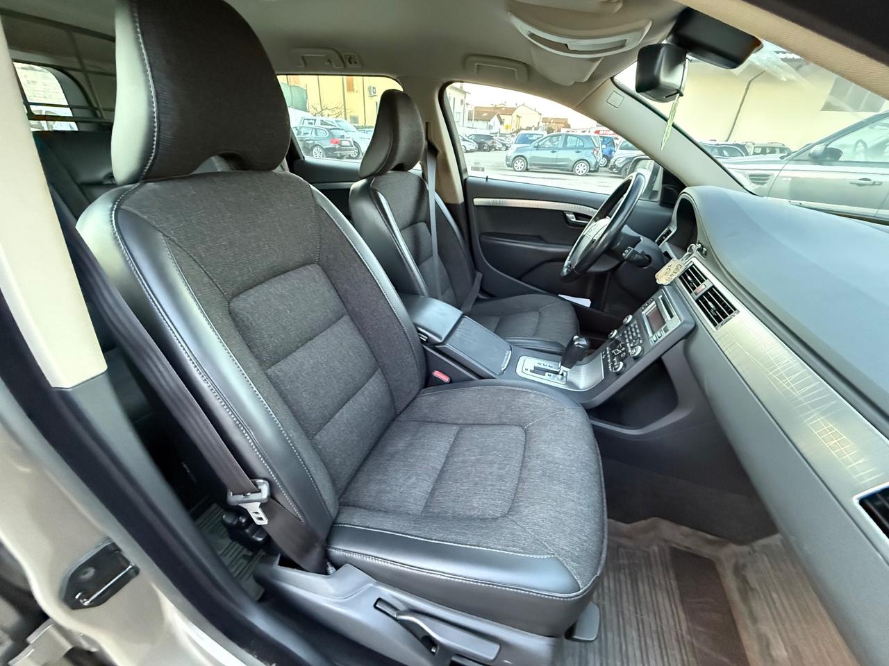 Volvo XC 70 D5 2.4d 185CV AWD AUTOMATICO Momentum