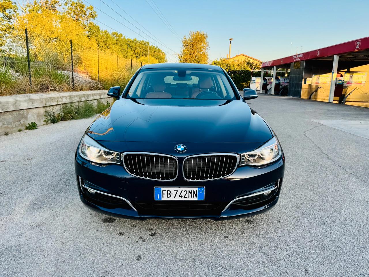 BMW 318d GT Luxury - LED / Navi