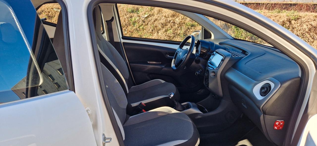 Toyota Aygo Connect 1.0 VVT-i 72 CV 5 porte