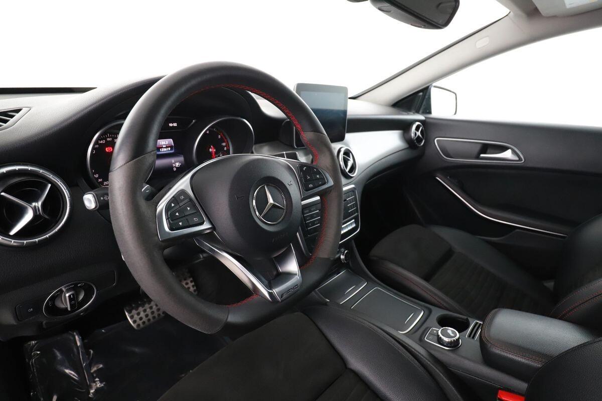 MERCEDES- BENZ CLA 200 D AMG PREMIUM