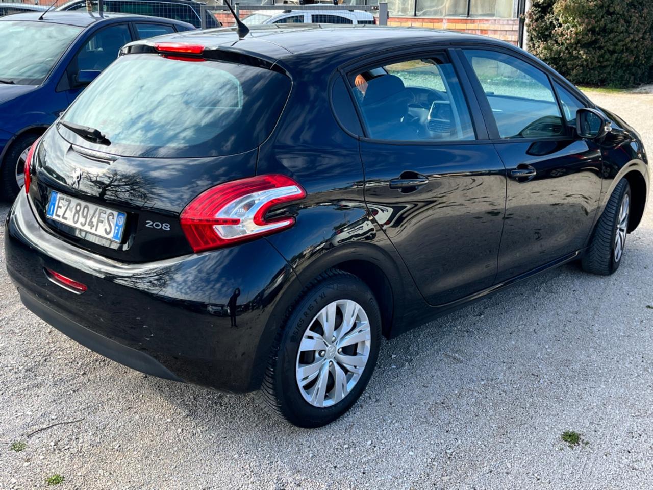 Peugeot 208 1.4 HDi 68 CV 5 porte Allure