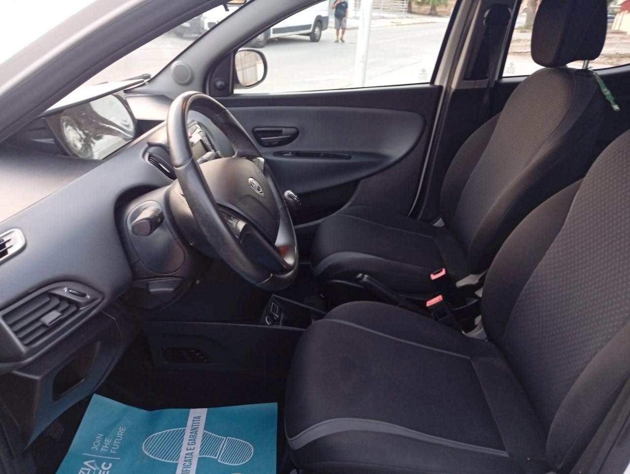 Lancia Ypsilon 1.2 69 CV 5 porte Gold
