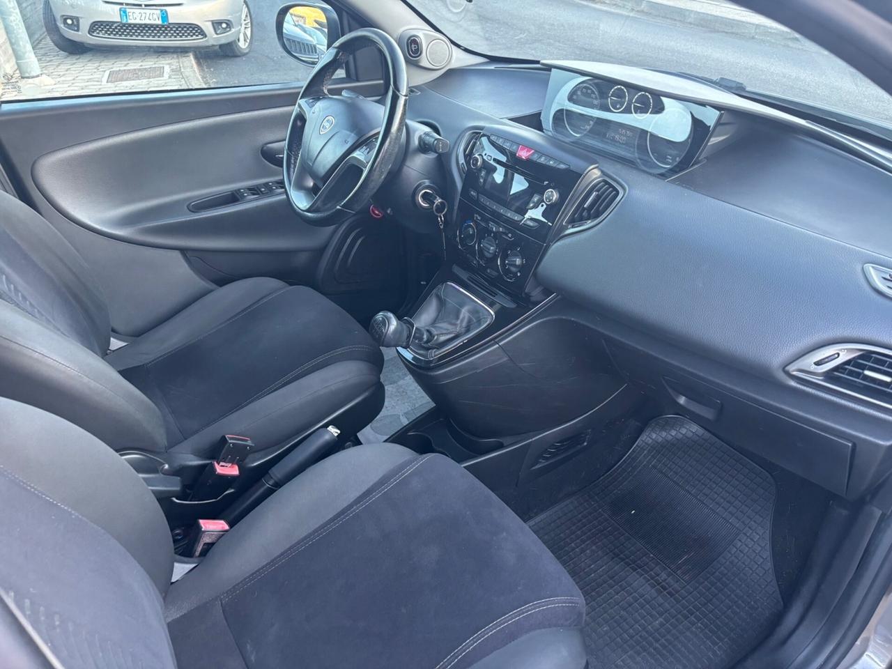 Lancia Ypsilon 1.2 69 CV 5 porte S&S Platinum