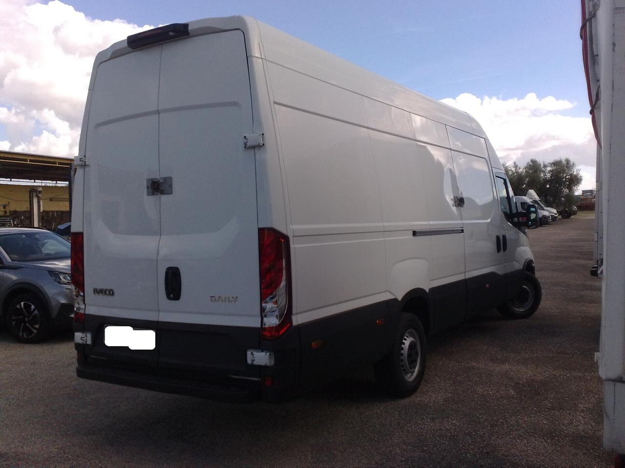Iveco Daily 35s14 2.3hpt GRANVOLUME - 2021