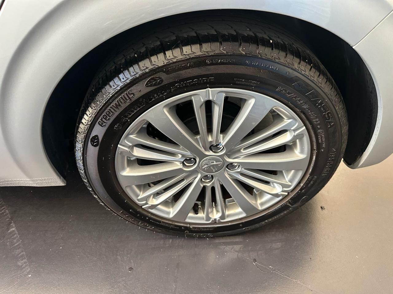 Peugeot 208 PureTech 82 5 porte Allure