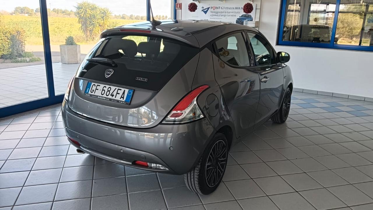 Lancia Ypsilon 1.0 FireFly 5 porte S&S Hybrid Ecochic Gold