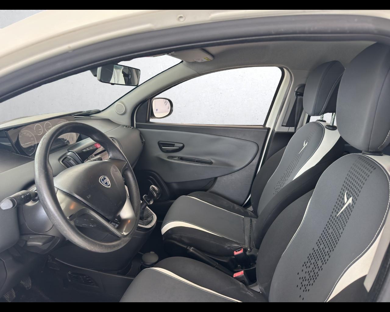LANCIA Ypsilon 3ª serie - Ypsilon 0.9 TwinAir 85 CV 5 porte Metano