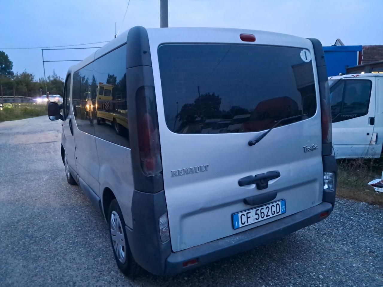 VIVARO 6 POSTI AUTOCARRO